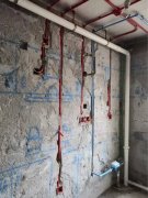 石膏线取下层毗连的程度线和定位线的、距离应